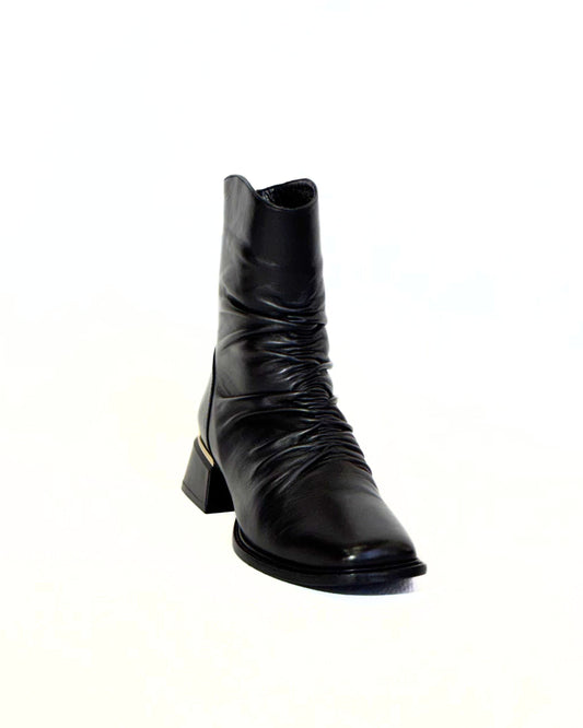 Botim em Pele Preta de Salto Alto - CharcaShoes