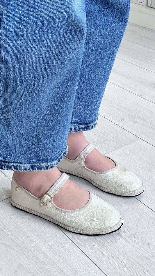 Sabrina de Mulher em Tecido Branco Metalizado