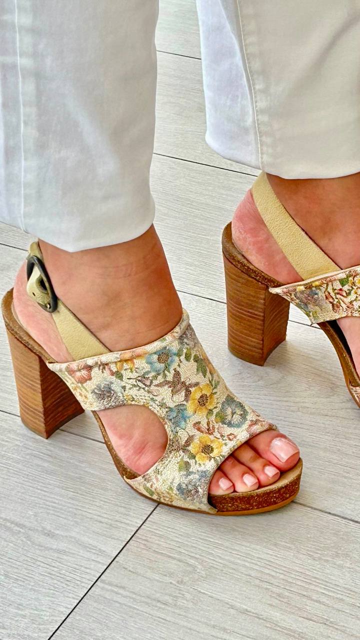 Sandália de Salto Mulher com Padrão Floral Vintage