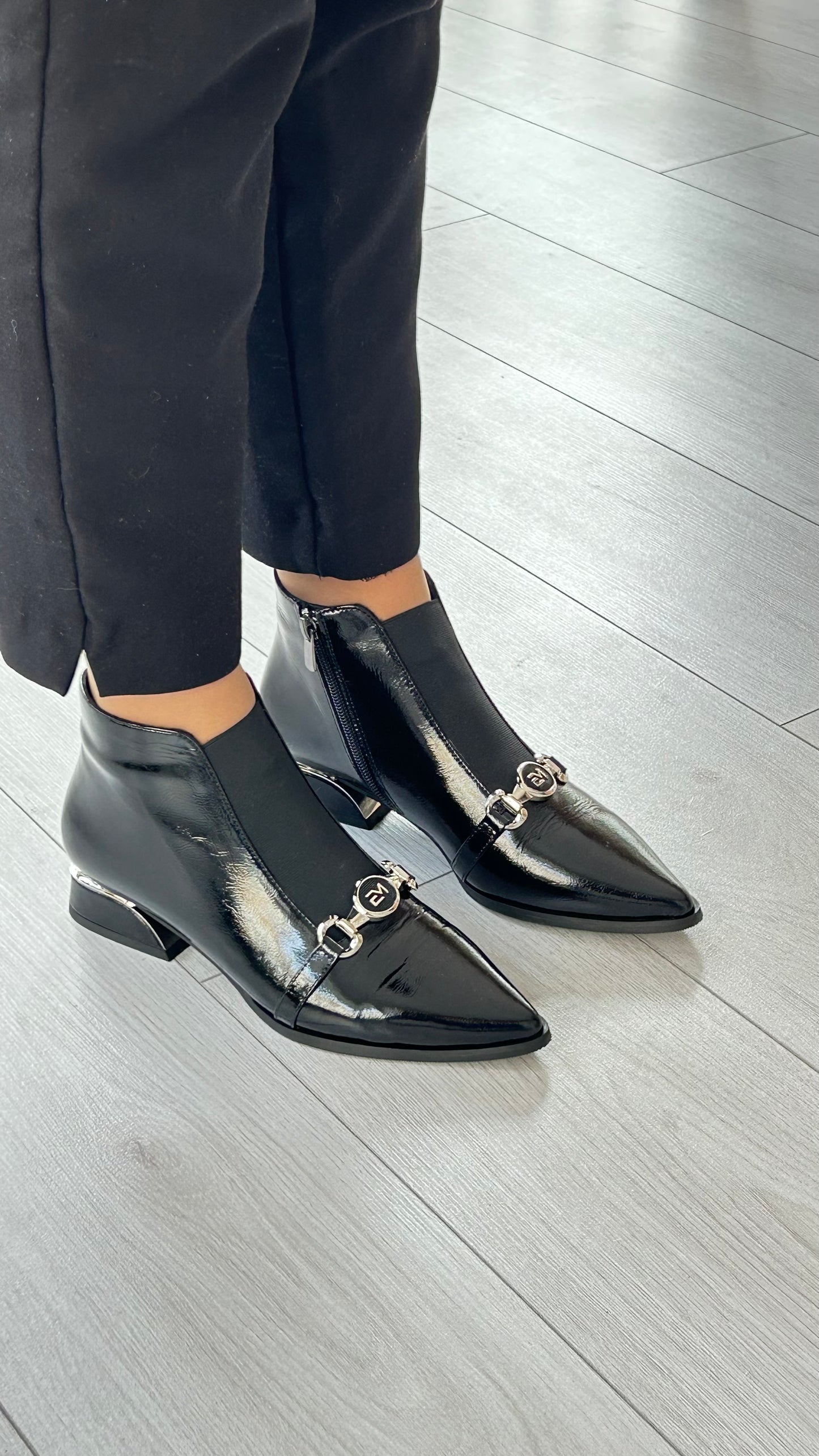 Botim em Pele Preta - CharcaShoes