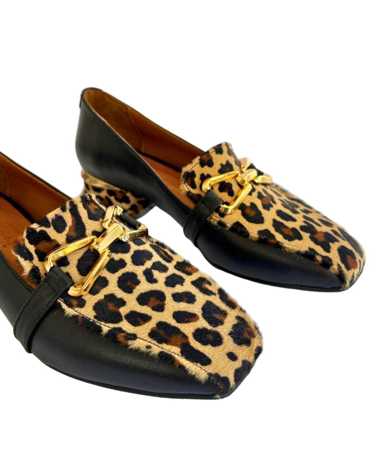 Mocassim em Pele Preta com Animal Print