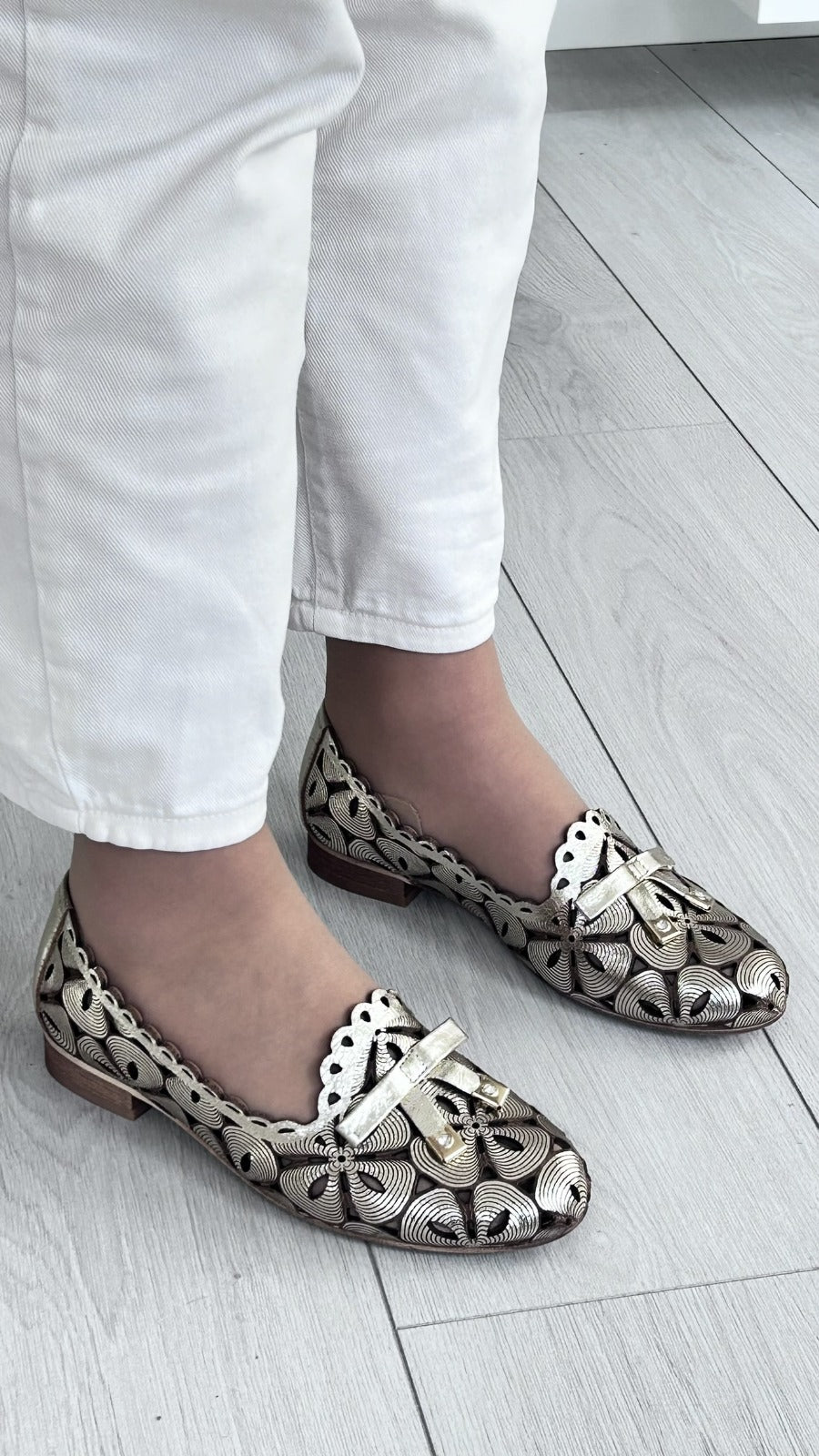 Mocassim Dourado em Padrão Floral – Charca - Sapatices