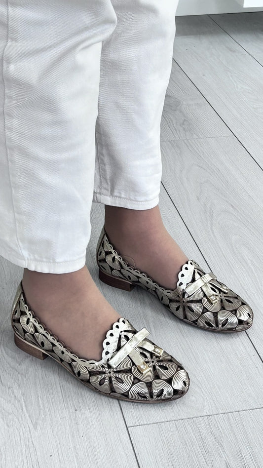Mocassim Dourado em Padrão Floral – Charca - Sapatices