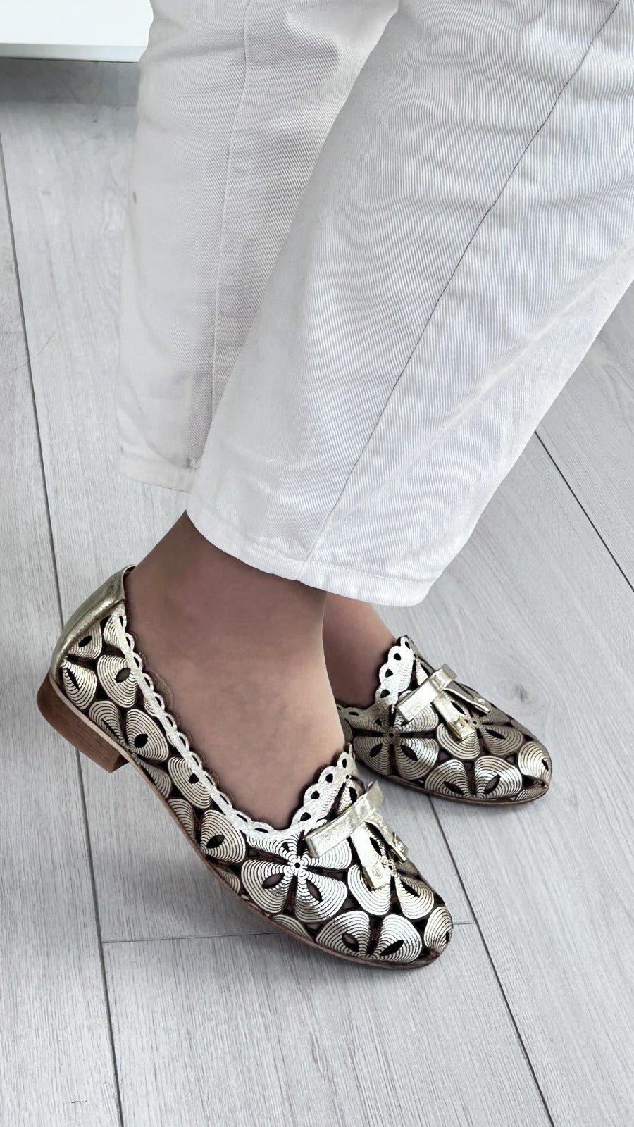 Mocassim Dourado em Padrão Floral – Charca - Sapatices