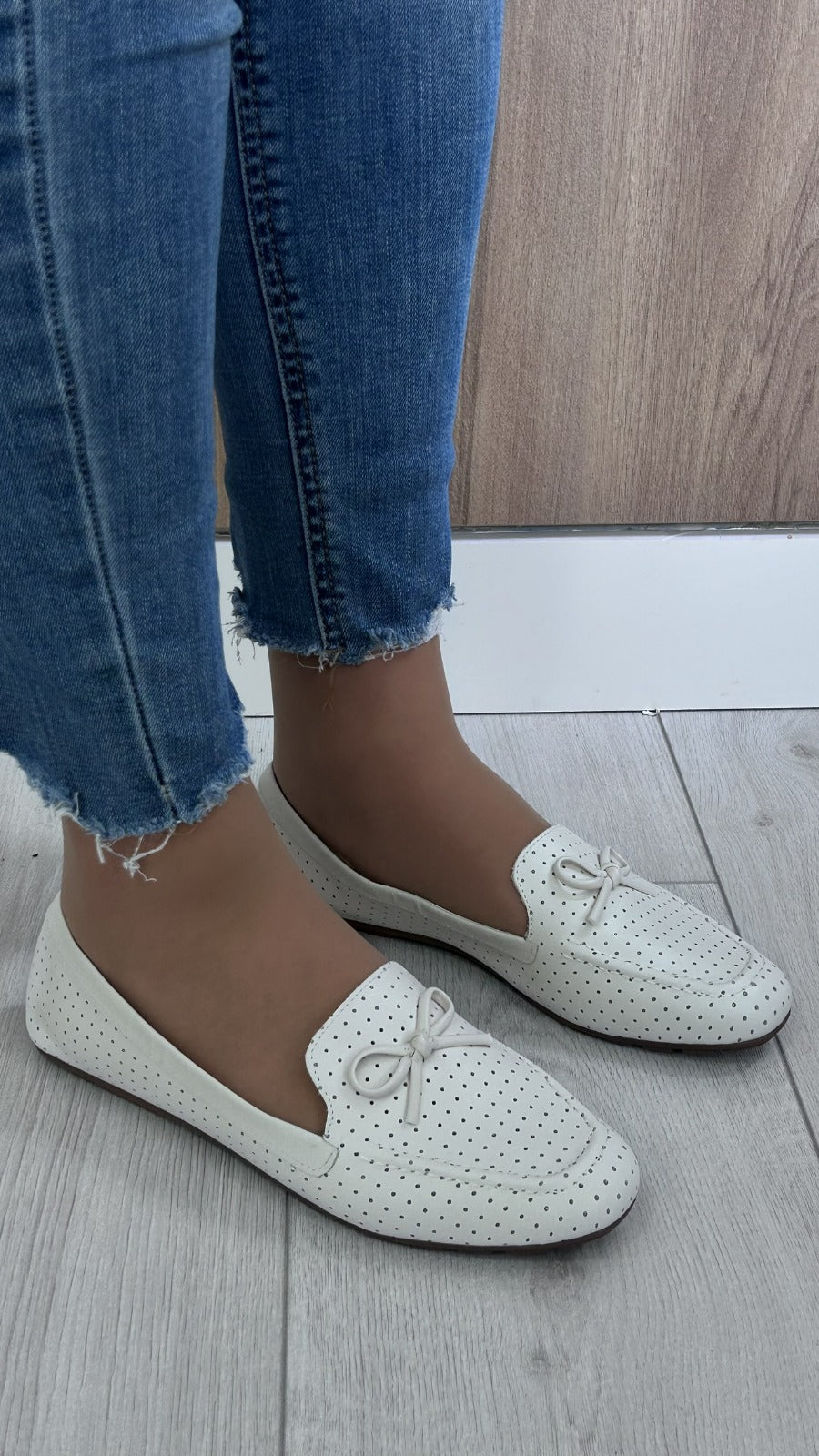 Mocassins Lialine em Pele Perfurada com Laço - Sapatices