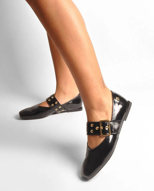 Sabrina Preta Verniz Ruika