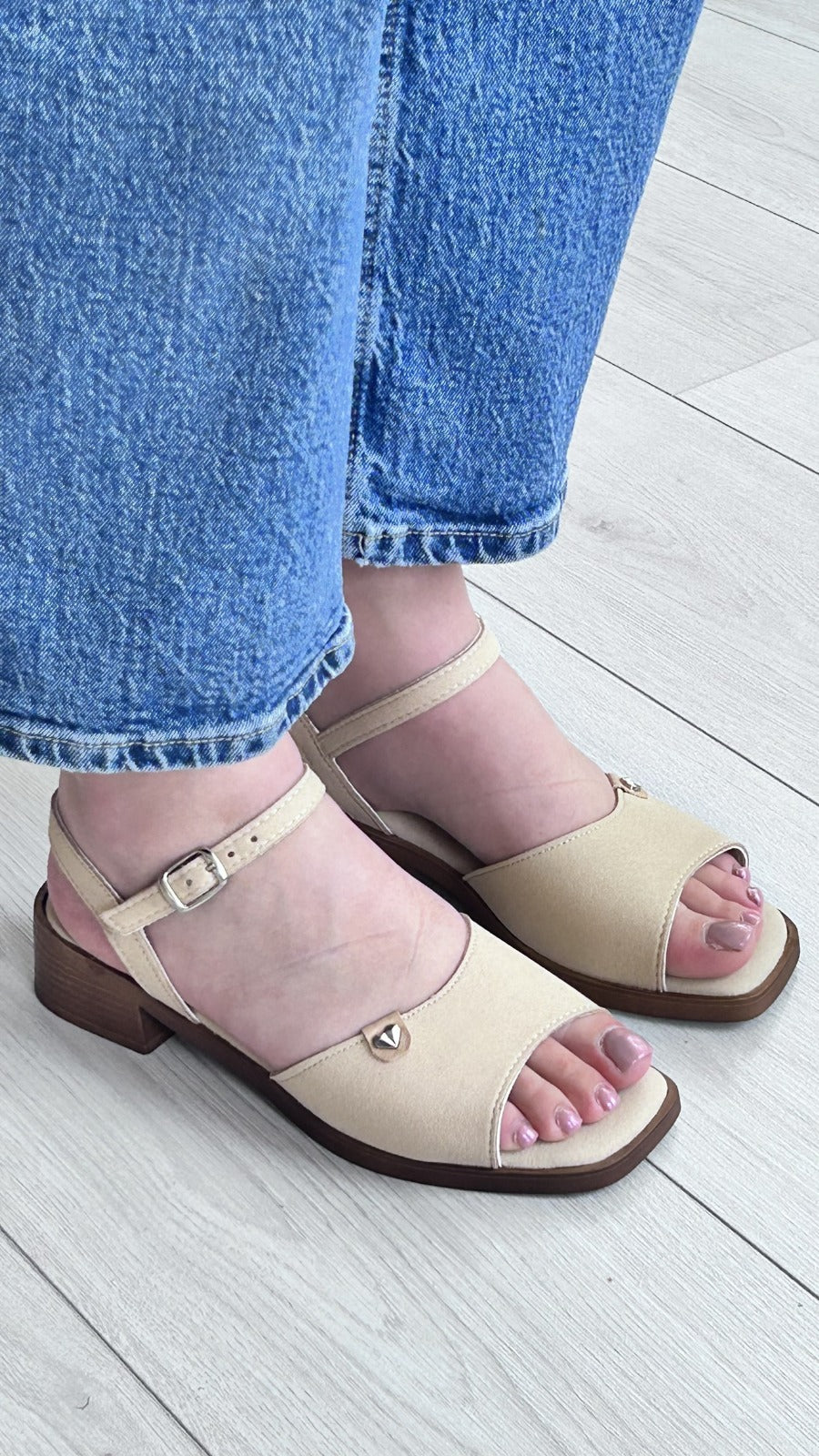 Sandália Clip Shoes em Camurça Bege - Sapatices