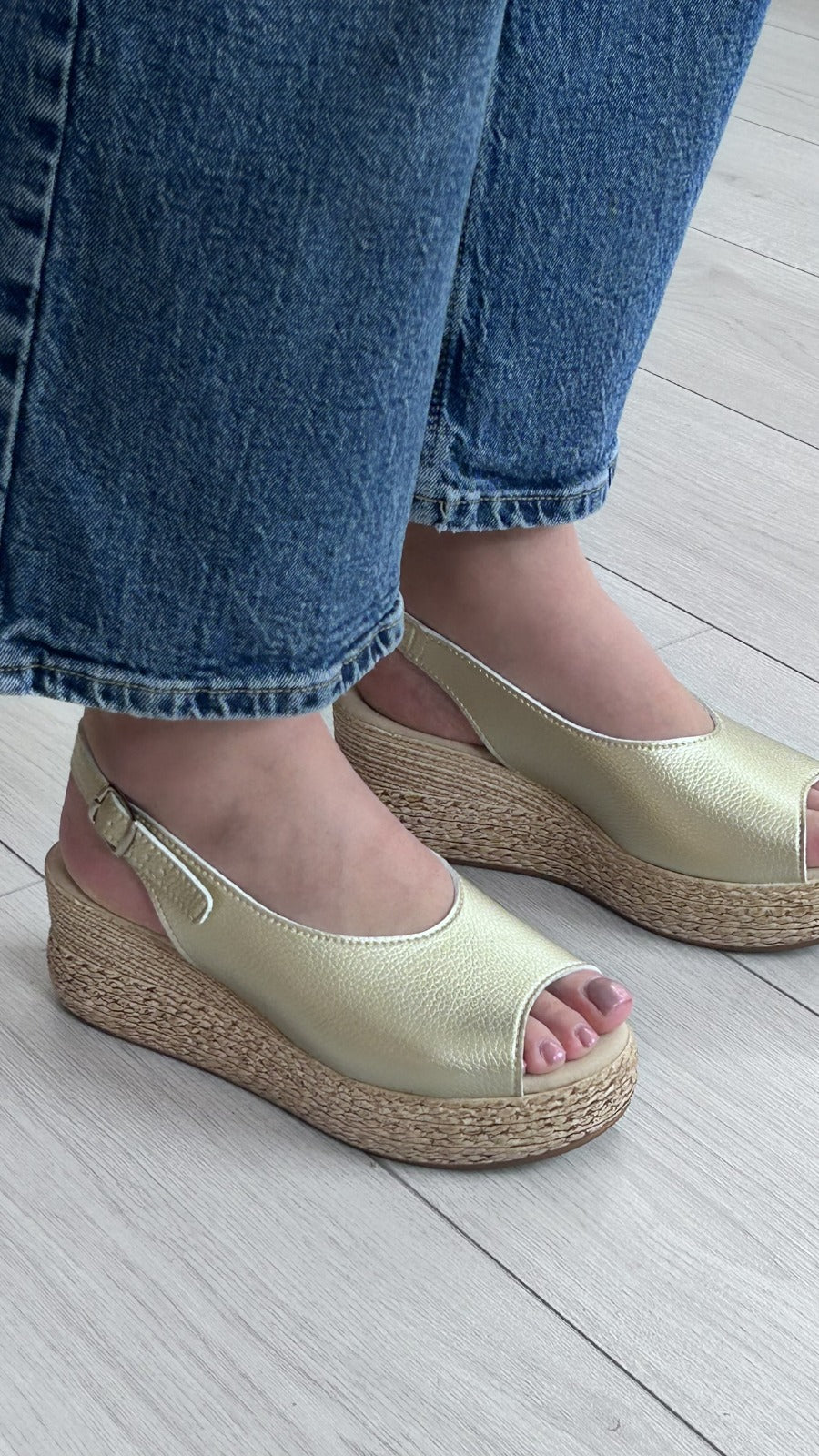 Sandália Cunha Média Dourada Clip Shoes - Sapatices