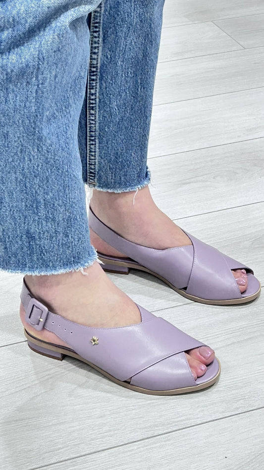 Sandália em Pele Roxa e Tiras Cruzadas - Sapatices