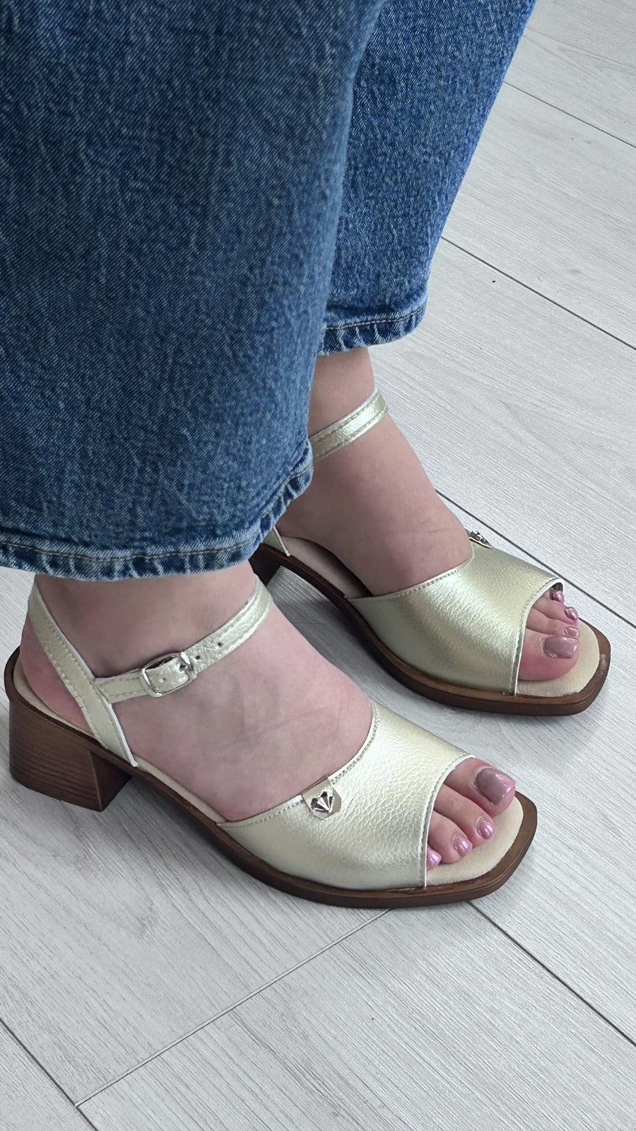 Sandália de Salto Médio Clip Shoes – Dourado - Sapatices