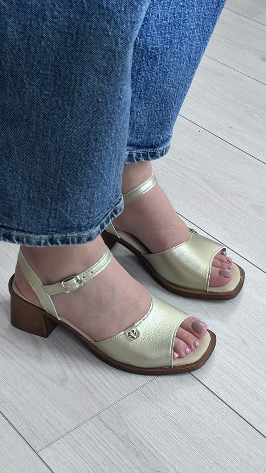 Sandália de Salto Médio Clip Shoes – Dourado - Sapatices