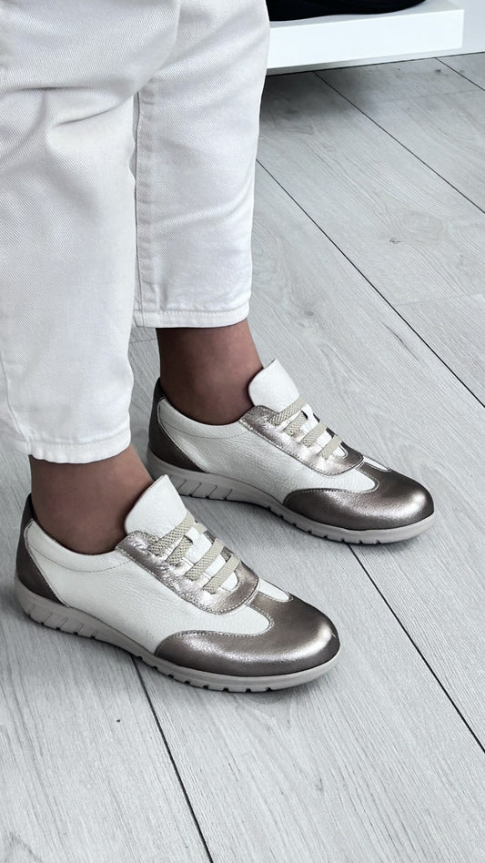 Sapatilha Conforto Walk&Go Branca e Bronze Metalizado - Sapatices
