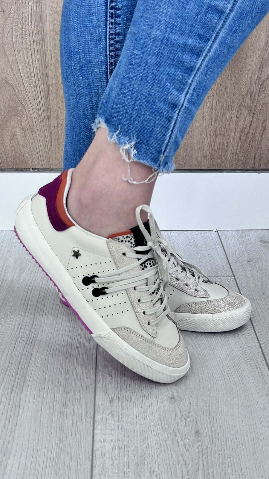 Sapatilhas em Pele Branca e Atacadores - Sapatices