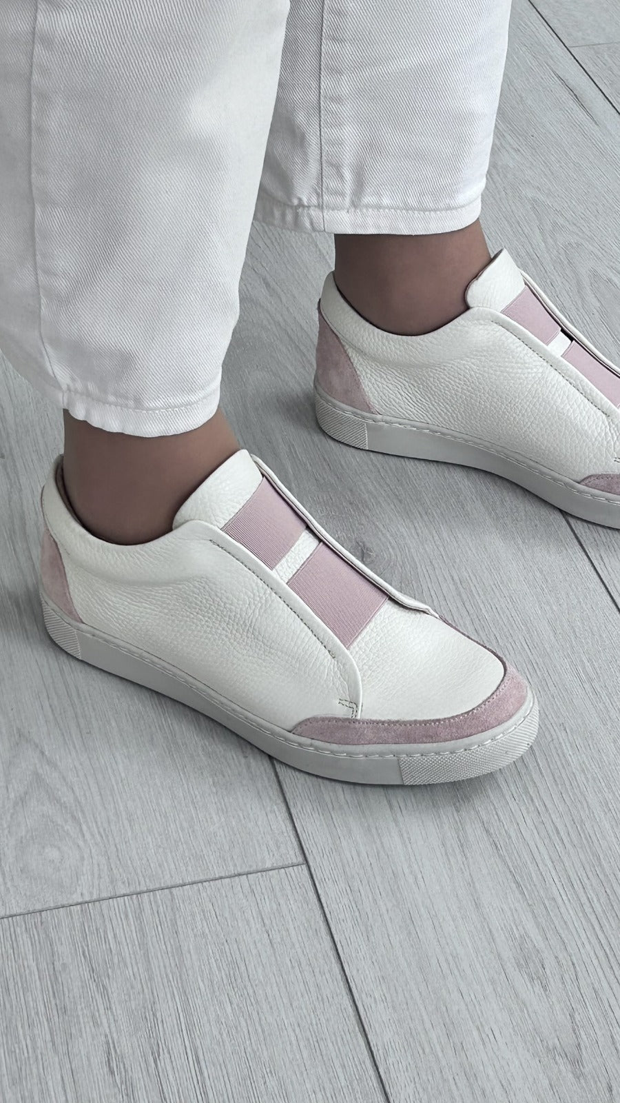 Sapatilha Walk&Go Branca com Detalhes Rosa - Sapatices