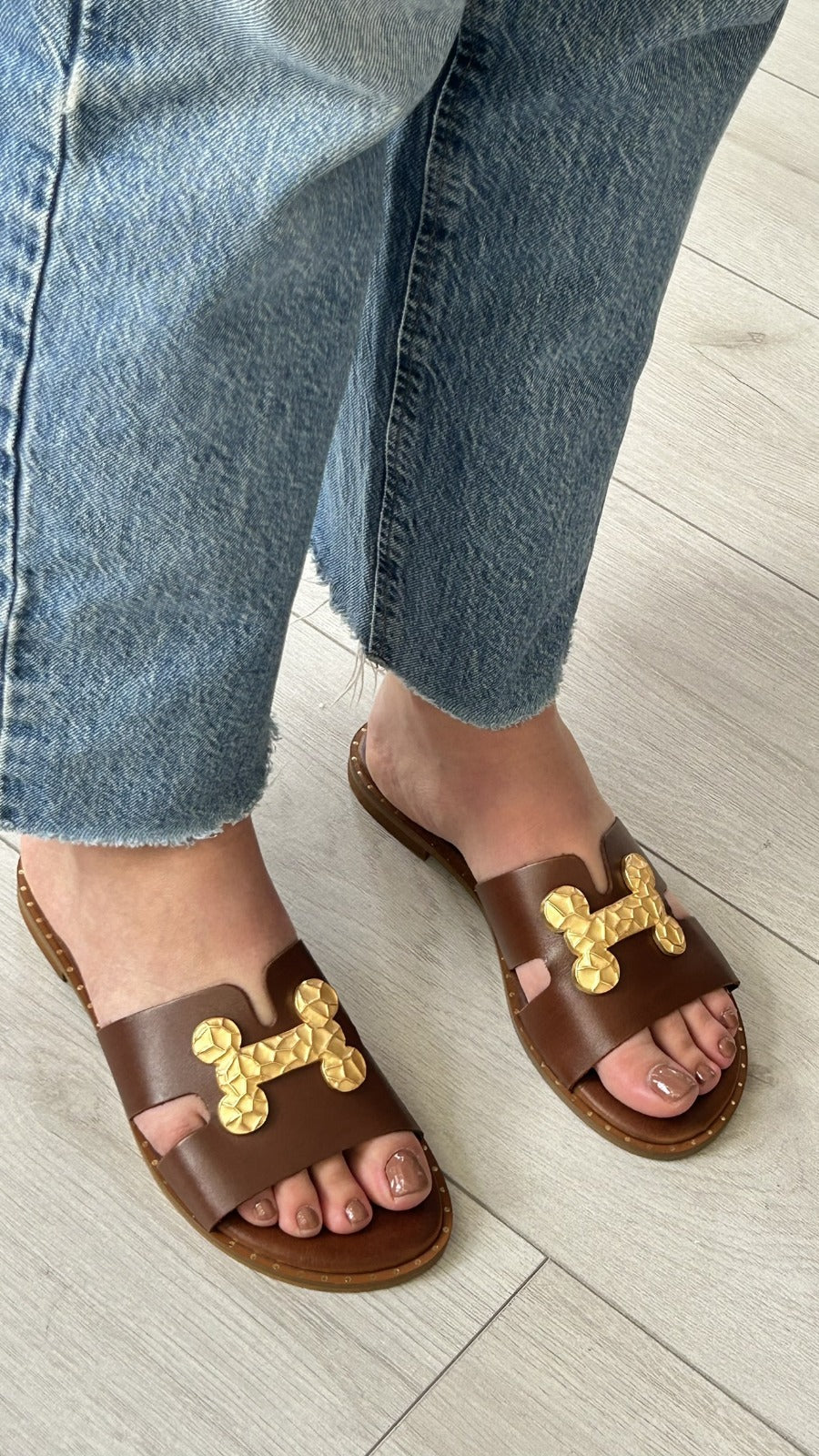 Chinelo Caryatis