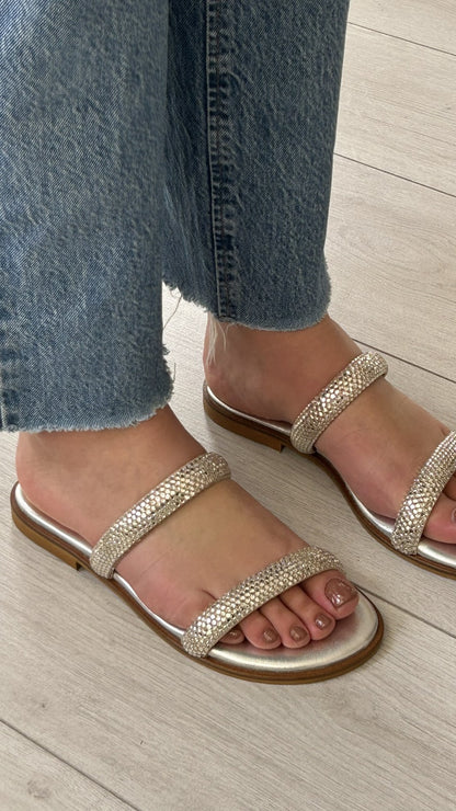 Chinelo Caryatis