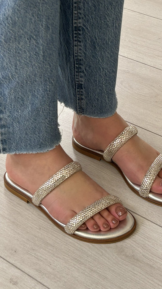 Chinelo Caryatis