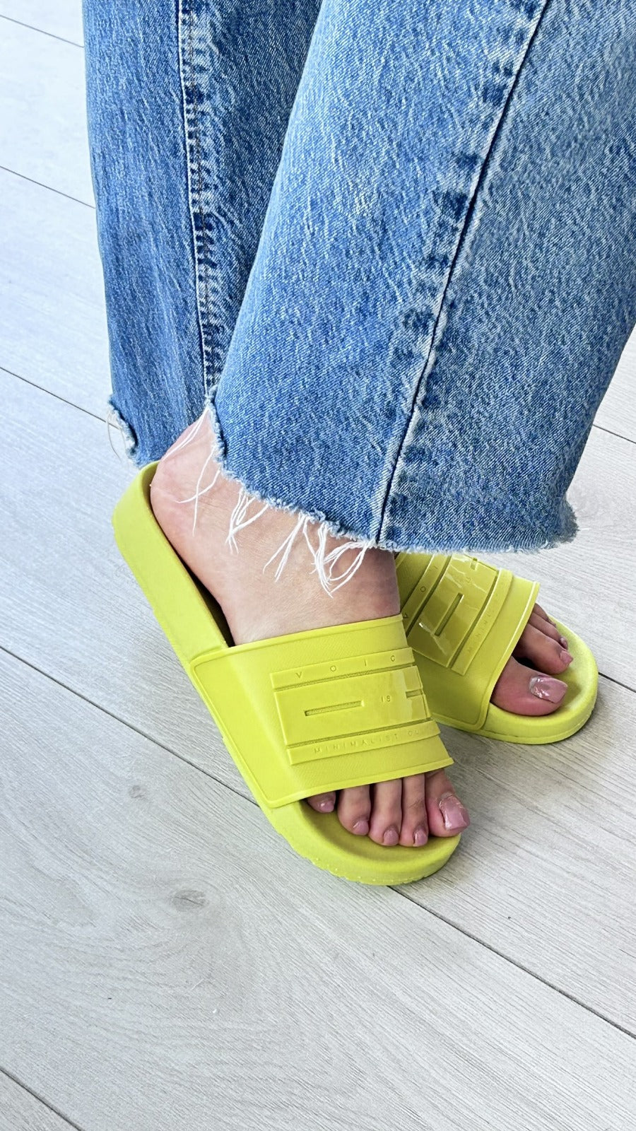 Chinelo Voices Neon Lima - Sapatices
