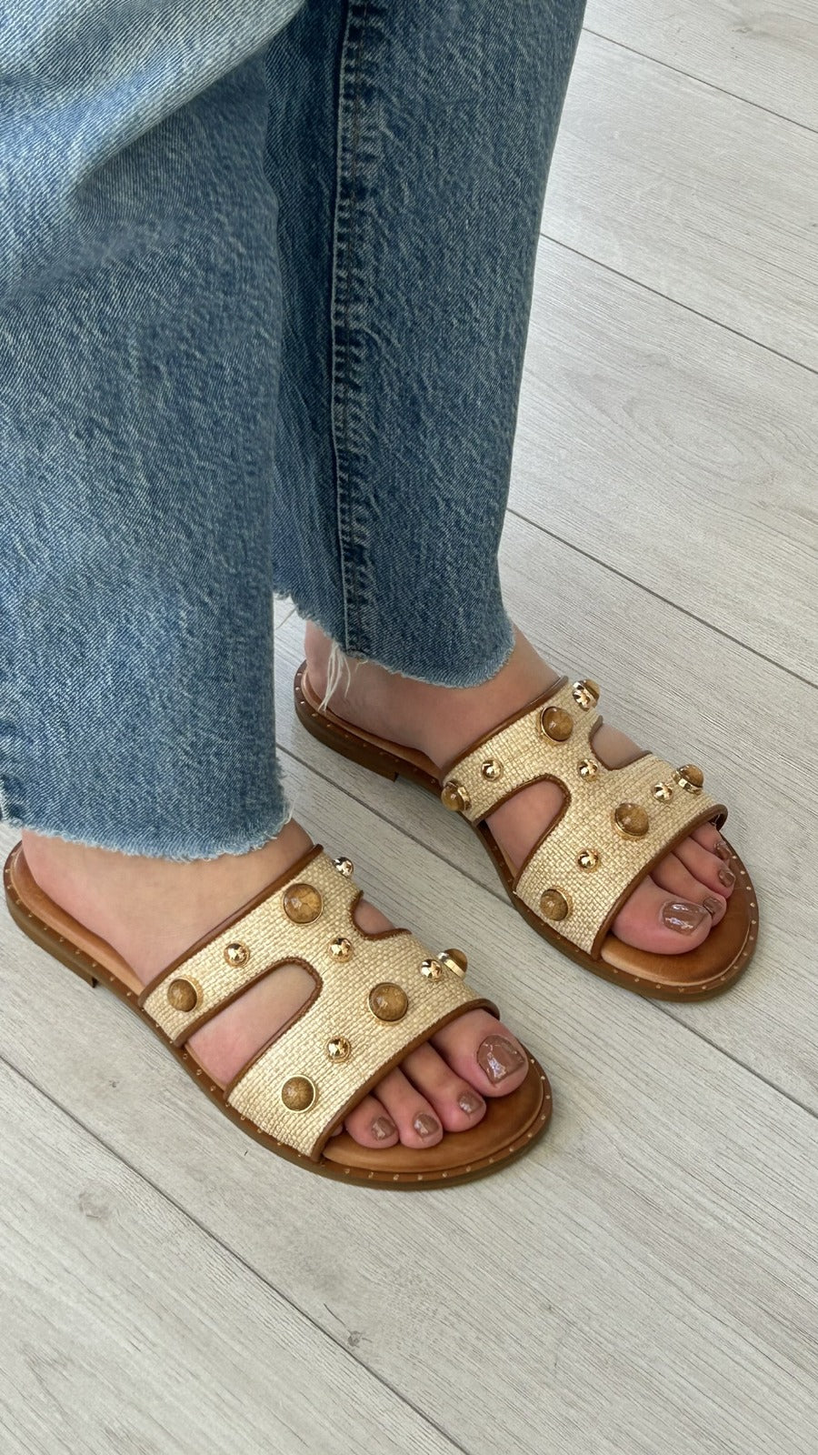 Chinelo Caryatis
