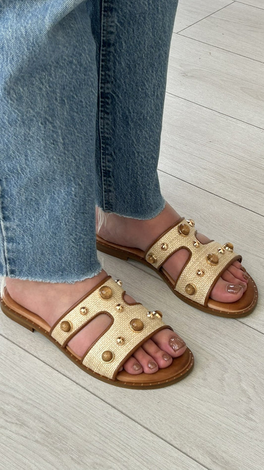 Chinelo Caryatis