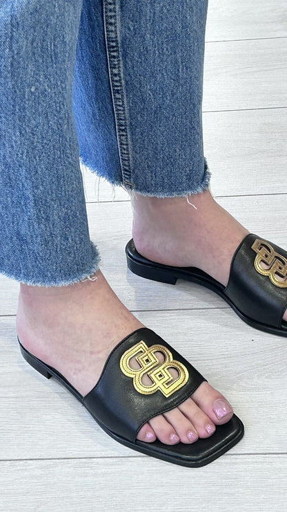 Chinelo Preto com aplicação em Dourado - Bamburi - Sapatices