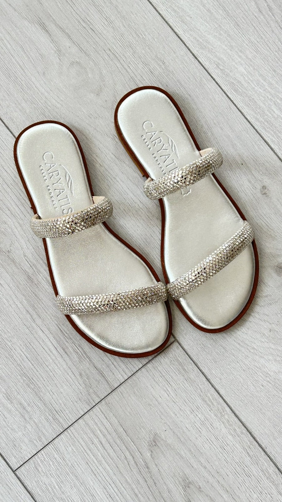 Chinelo Caryatis
