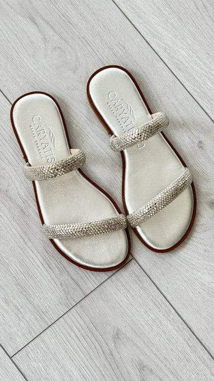Chinelo Caryatis
