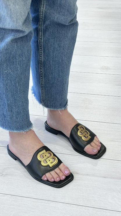 Chinelo Preto com aplicação em Dourado - Bamburi - Sapatices