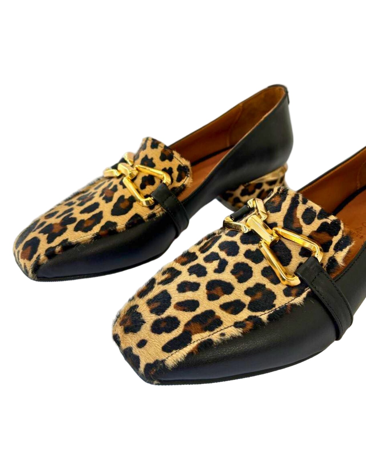 Mocassim em Pele Preta com Animal Print