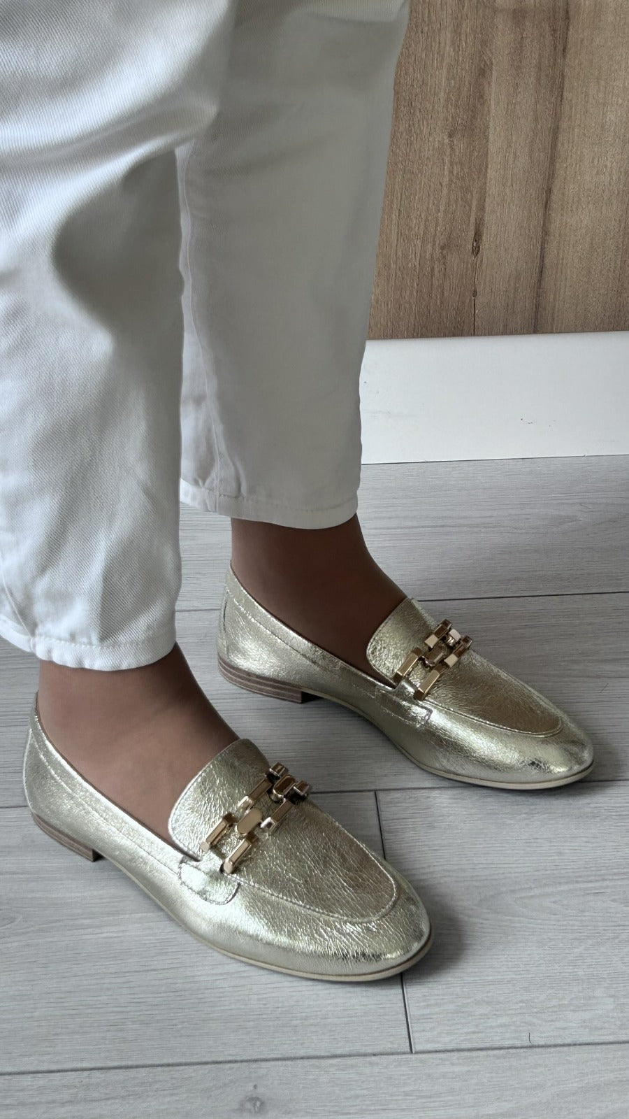 Mocassim Dourado com Fivela Dourada – Charca - Sapatices