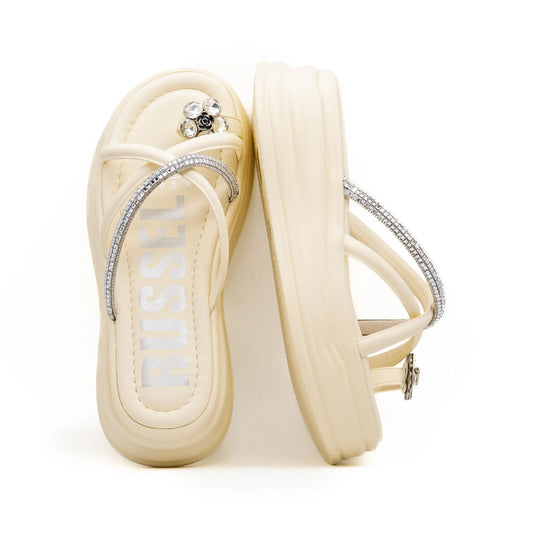 Sandália Creme com Detalhe Floral