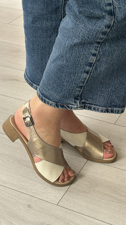 Sandália Tiras Cruzadas Walk&GO