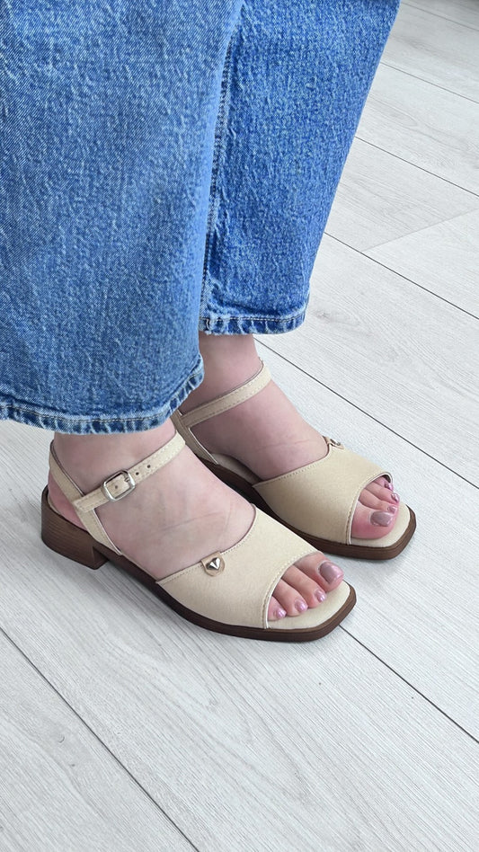 Sandália Clip Shoes em Camurça Bege - Sapatices