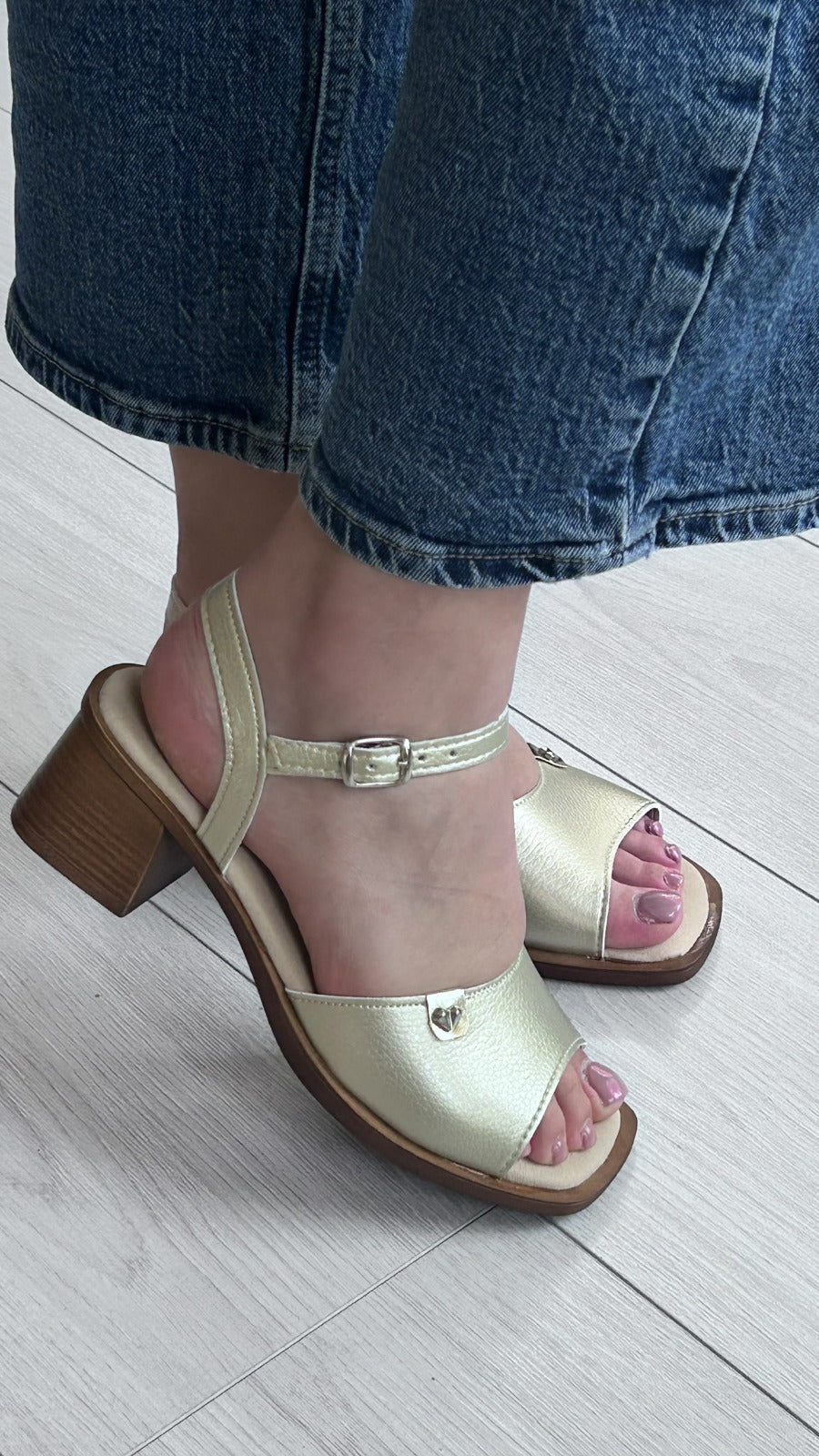 Sandália de Salto Médio Clip Shoes – Dourado - Sapatices