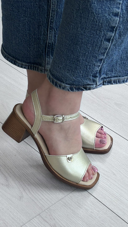 Sandália de Salto Médio Clip Shoes – Dourado - Sapatices
