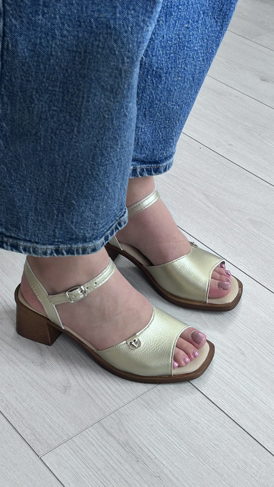 Sandália de Salto Médio Clip Shoes – Dourado - Sapatices
