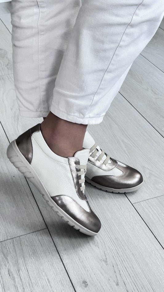 Sapatilha Conforto Walk&Go Branca e Bronze Metalizado - Sapatices