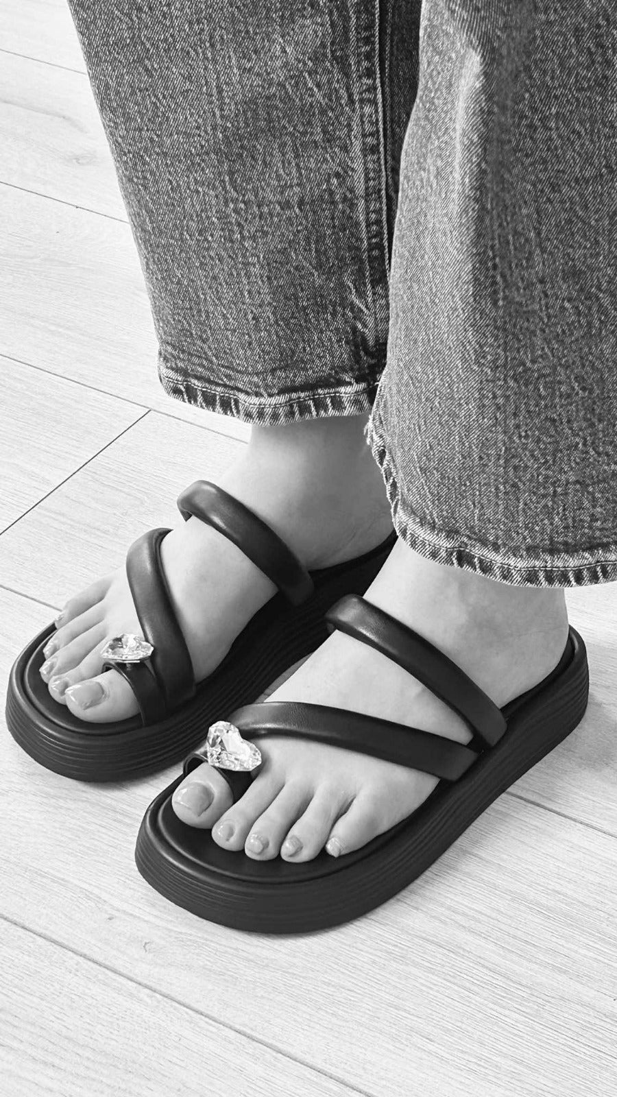 Chinelo Feminino Russel Matos - Ella Black - Sapatices