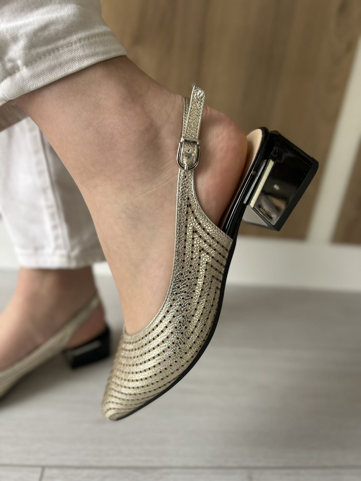 Sapato  Dourado com Brilho – Charca - Sapatices