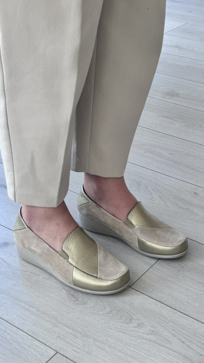 Sapato Walk&Go Comfort Dourado e Bege - Sapatices