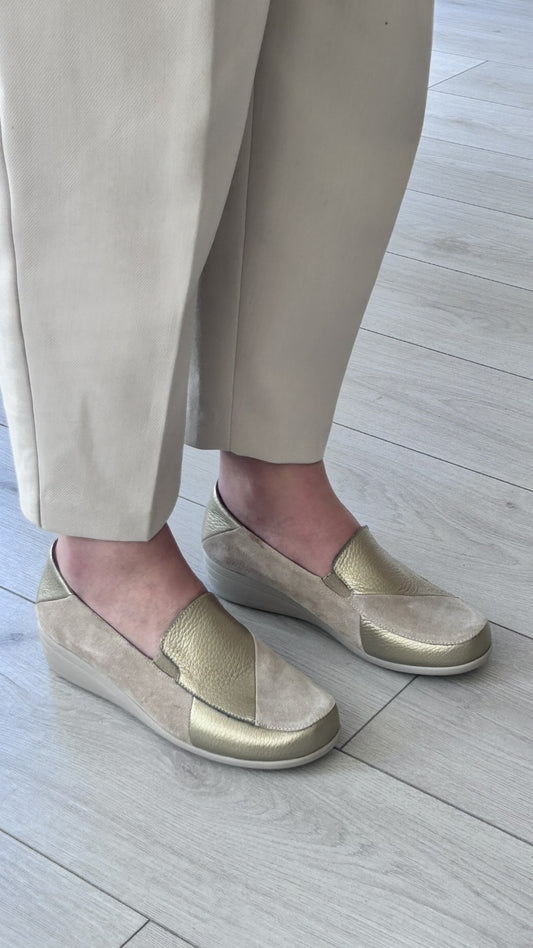 Sapato Walk&Go Comfort Dourado e Bege - Sapatices
