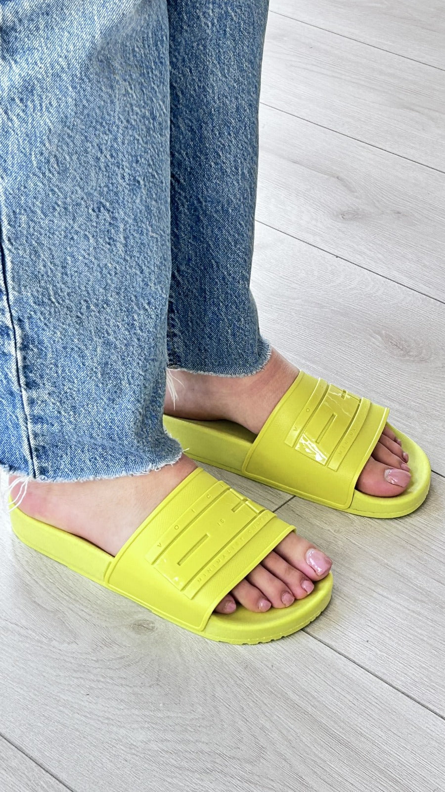 Chinelo Voices Neon Lima - Sapatices
