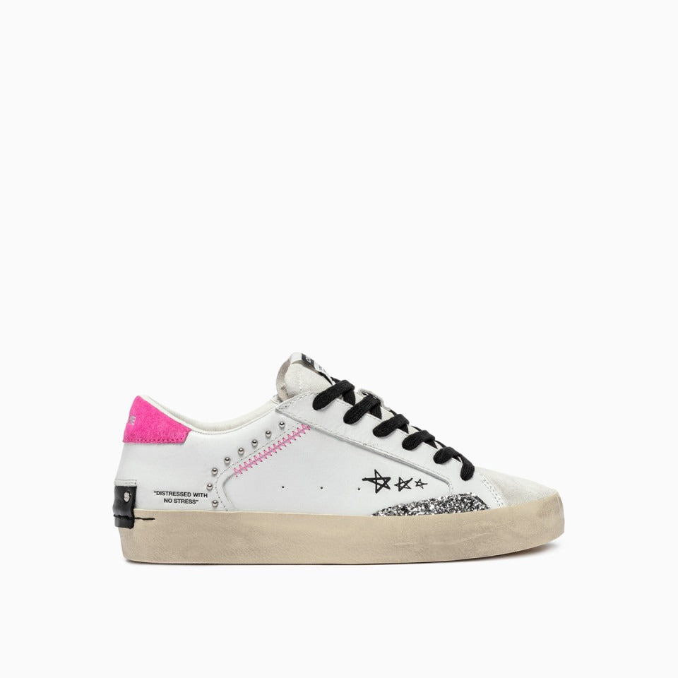 Sapatilhas Distressed em Pele Branca com Glitter Prata - Sapatices
