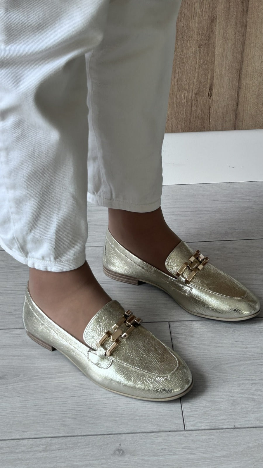 Mocassim Dourado com Fivela Dourada – Charca - Sapatices