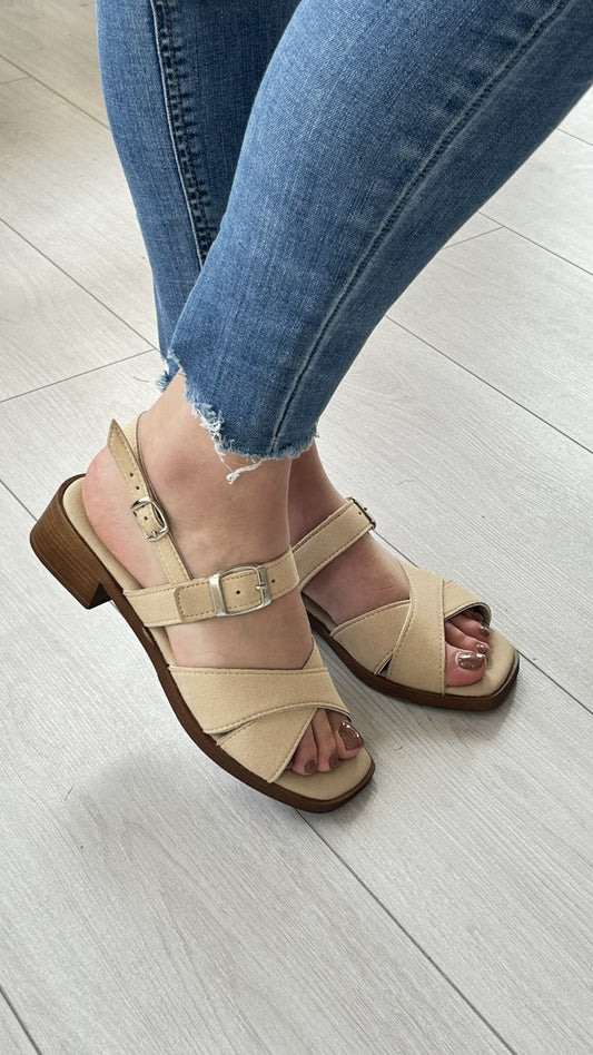 Sandália Clip Shoes Bege