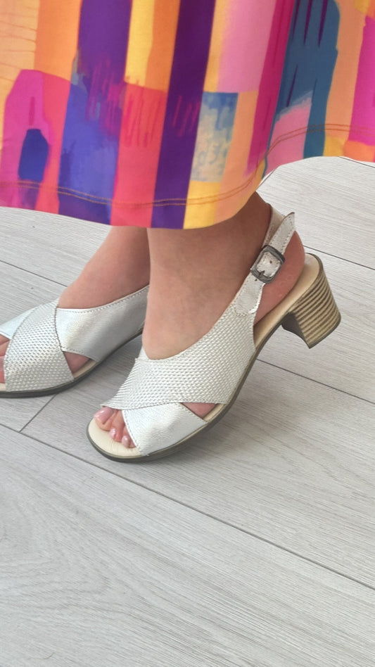 Sandália Prateada - Walk & GO
