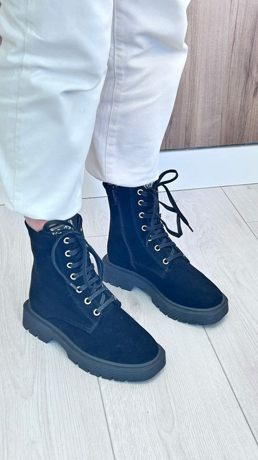 Bota Preta c/ Atacadores Clip