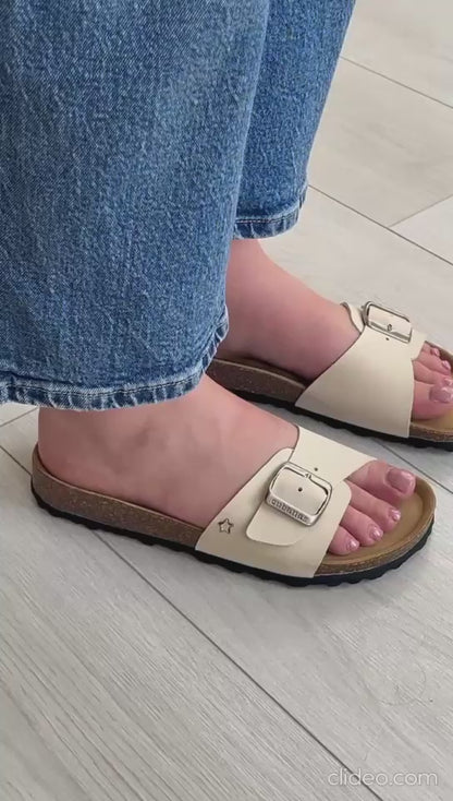 Chinelo Branco Cubanas com Fivela