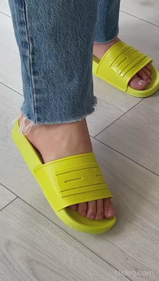 Chinelo Voices Neon Lima