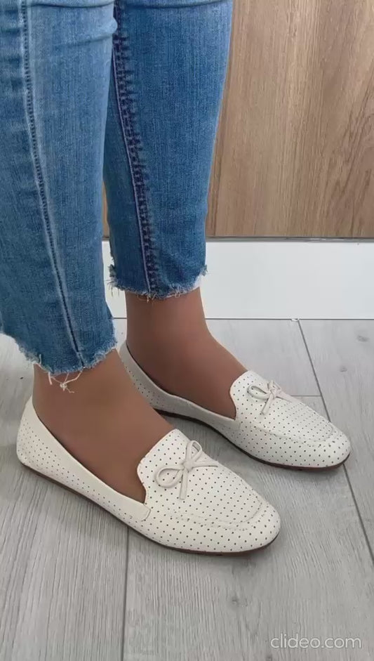 Mocassins Lialine em Pele Perfurada com Laço